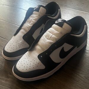Nike Women Black and White Low-Top Sneakers
